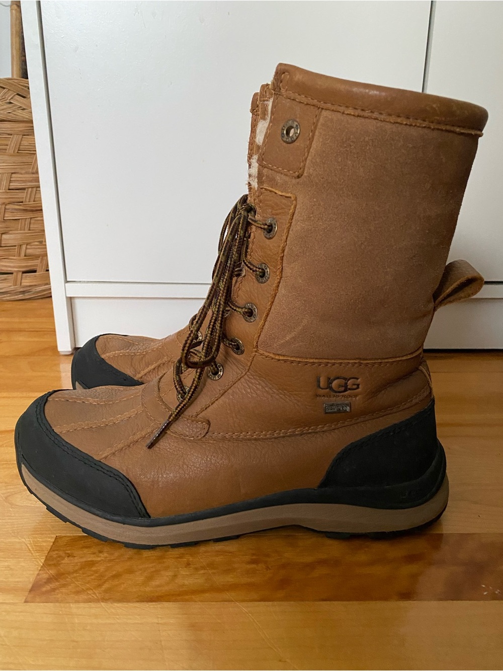 UGG Women’s Brown & Black Waterproof Lace-Up Snow Boots
